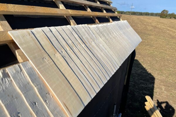 Laastukatus, laastukatuse paigaldus, värske laast