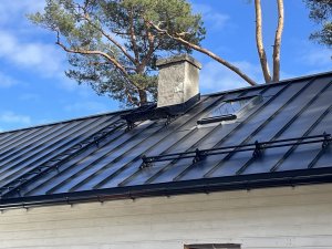 klassik profiiliga plekk katus, klassik profiil, katuse redel, katuse aken, Velux katuseaken, Velux paigaldus